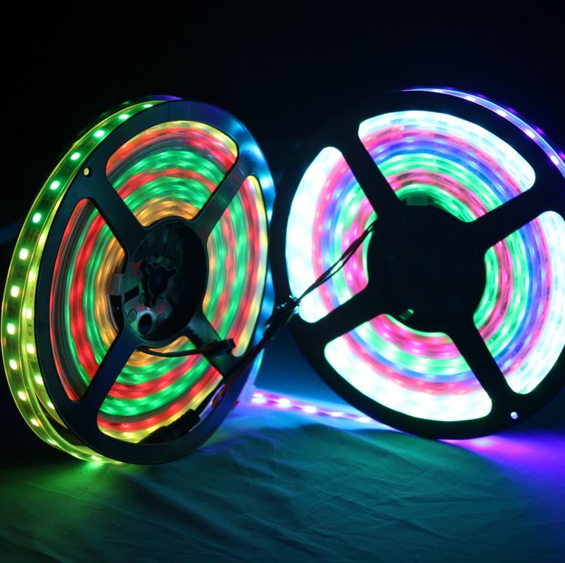 WS2812B फ्लेक्सिबल LED स्ट्रिप लाइट RGB 5050SMD व्यक्तिगत एड्रेसेबल 16.4FT 60Pixels/M 300Pixels ब्लैक PCB फुल कलर